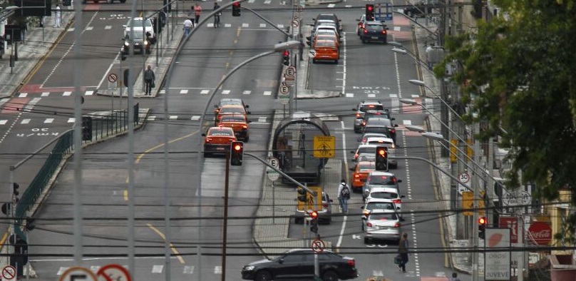 Greve no transporte aumentou demanda por táxis e Uber em Curitiba | Jonathan Campos