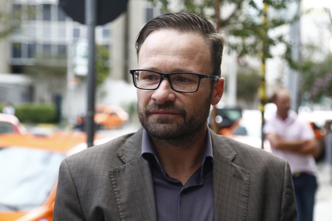 “Antes de votar em alguém envolvido na Lava Jato, faria uma análise do porquê está sendo investigado. Há um princípio de que até se chegar a uma condenação definitiva não há culpado. Mas, a princípio, gostaria de votar em alguém novo. Se não surgir, vou escolher alguém dentre os de carreira com uma plataforma política mais adequada ao que penso.” (Alexandre Chambó, 40, advogado) | Henry Milleo/Gazeta do Povo