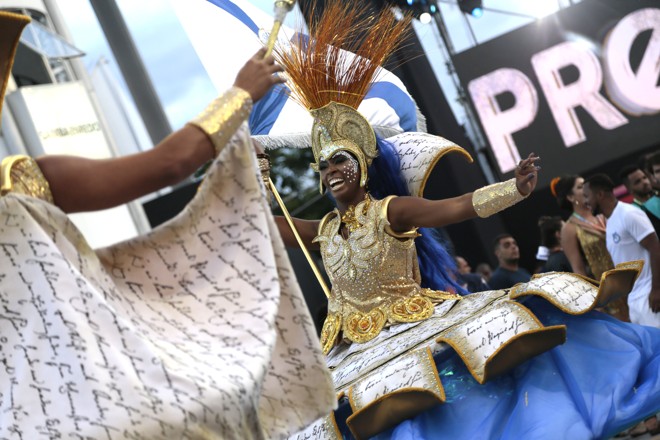 Mais um detalhe da porta-bandeira Janny Moreno | Robson Fernandjes/Fotos Públicas