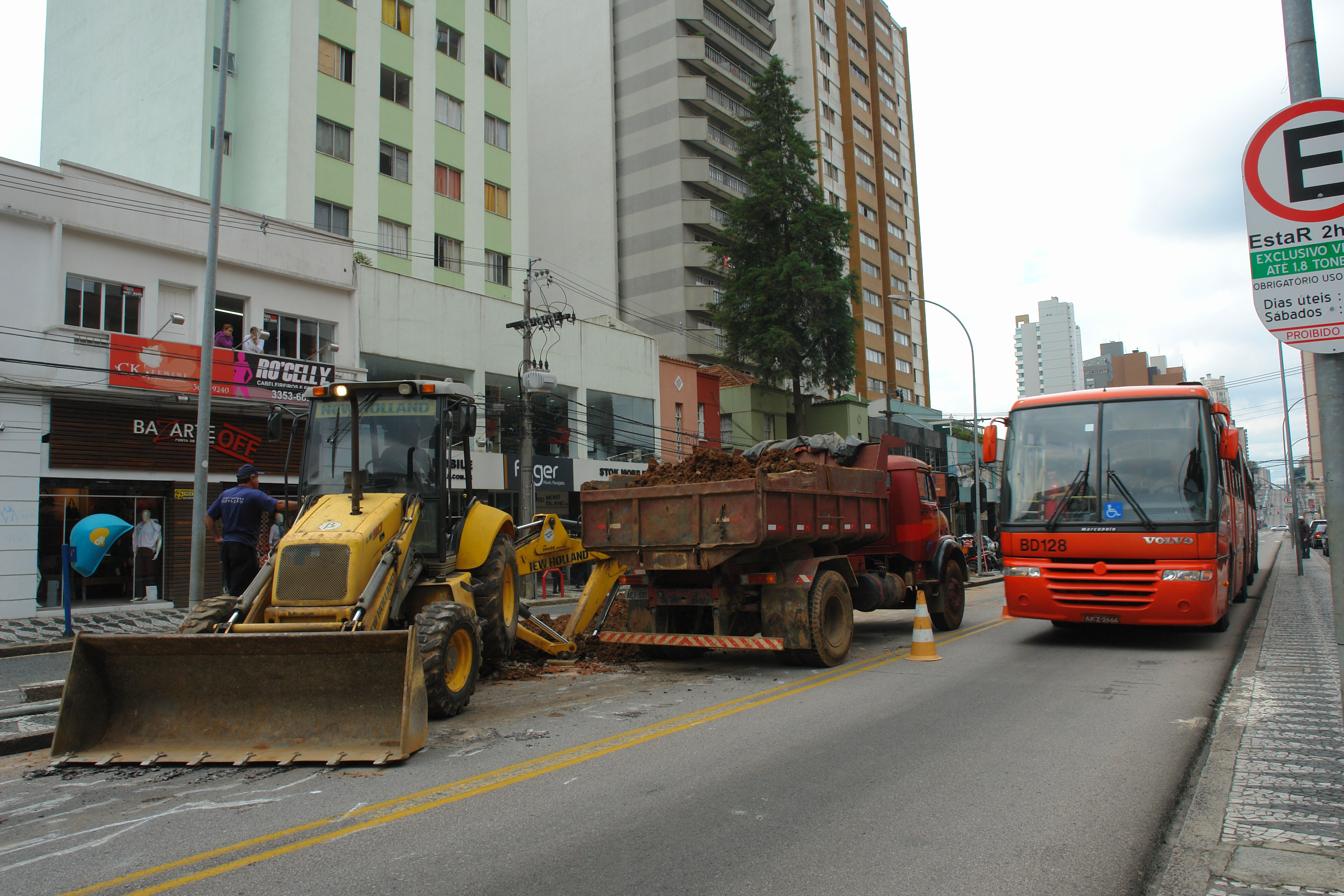 Obras de desalinhamento das canaletas do eixo norte-sul foram concluídas há mais de um ano | Ivonaldo Alexandre/Gazeta do Povo/Arquivo