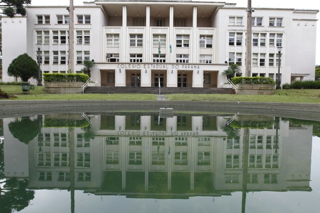 Maioria dos professores do Colégio Estadual do Paraná aderiu à greve, por isso as portas das salas de aula permaneceram fechadas nesta manhã. | Jonathan Campos/Gazeta do Povo