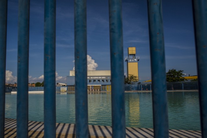 Parte de uma piscina do Complexo de Deodoro, que chegou a ser aberta ao público, mas agora está fechada | DADO GALDIERI/NYT