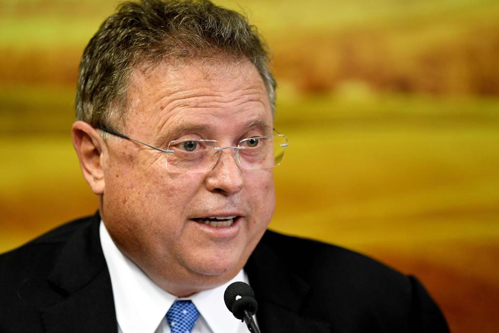 O Ministério da Agricultura ainda aguarda o resultado de exames feitos em amostras de três plantas onde foram encontrados indícios de risco à saúde pública . | EVARISTO SA/AFP