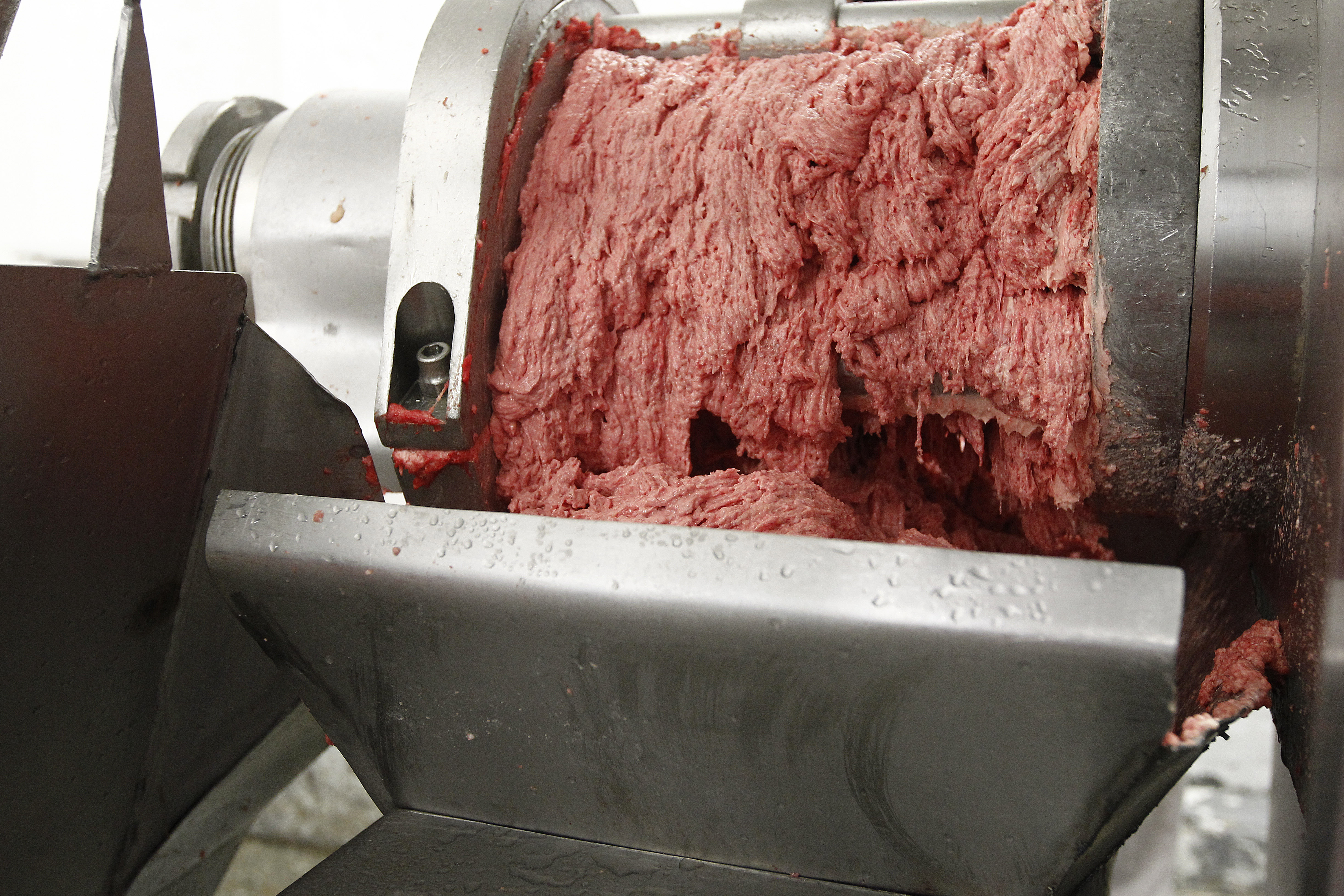 Todos eles estão na lista dos 21 frigoríficos investigados na operação e que, por isso, receberam um “pente-fino” da fiscalização do Ministério da Agricultura. | Jonathan Campos/Gazeta do Povo