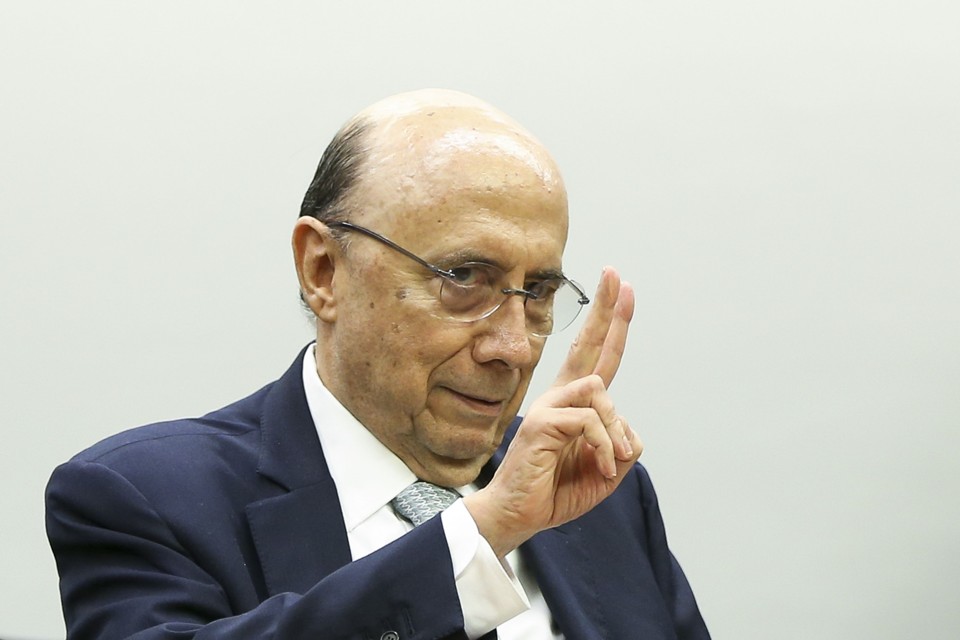 Aumento de impostos é “arma” final do governo para cumprir a meta fiscal. O ministro da Fazenda, Henrique Meirelles, tem repetido que a meta de 2017 será cumprida custe o que custar. | Marcelo Camargo/ Agência Brasil/