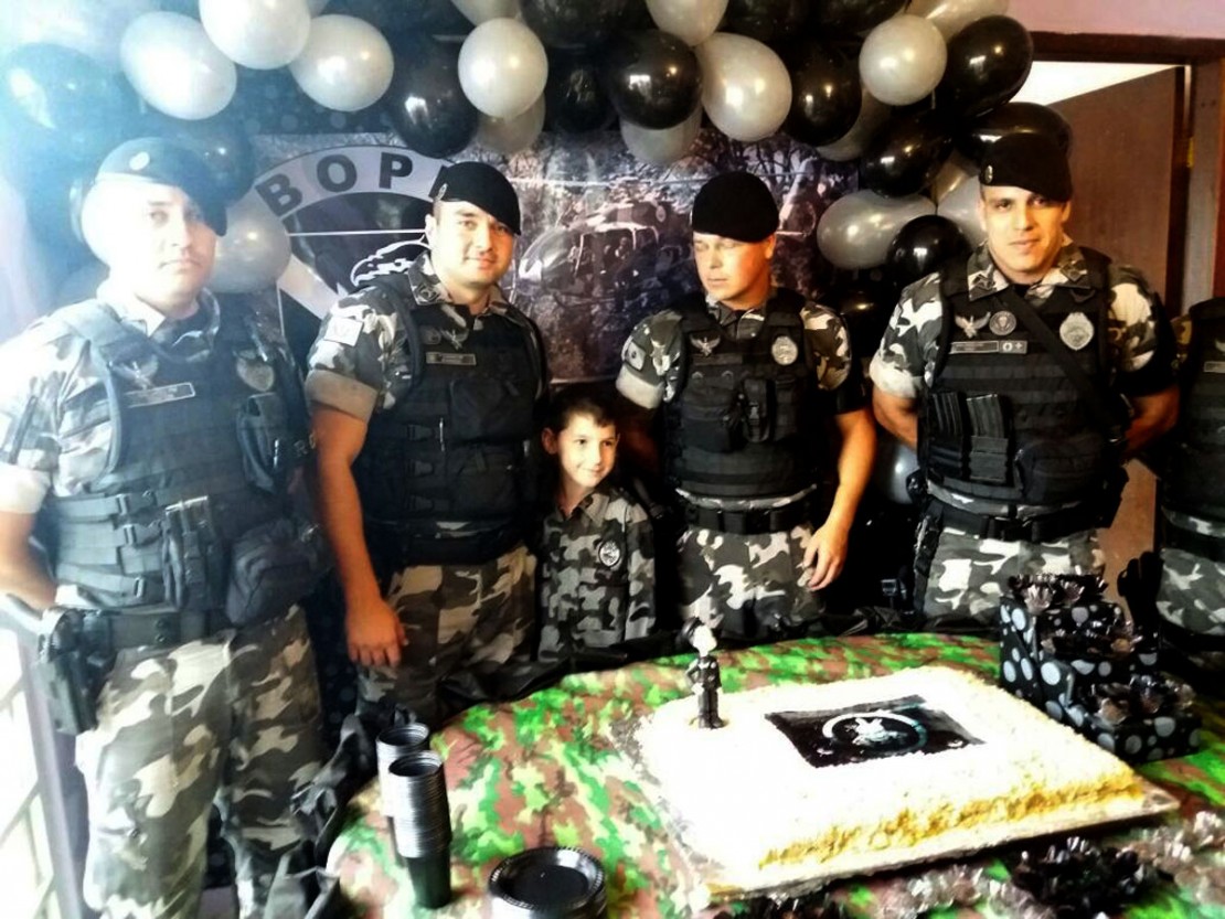 Policiais do Bope participaram de festa de aniversário de criança em Campo Largo | Colaboração Programa 190