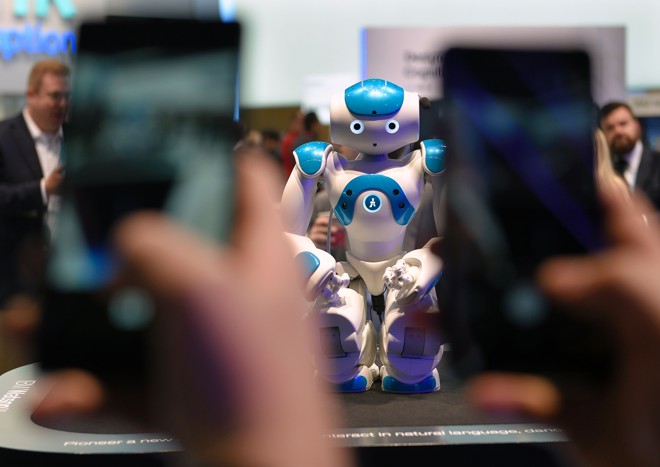 Futuro do Trabalho: seu filho vai trabalhar em algo que ainda não existe. Fórum Economico Mundial aposta no crescimento das oportunidades nas áreas de Exatas, como a robótica. Veja na Gazeta do Povo | LLUIS GENE/AFP