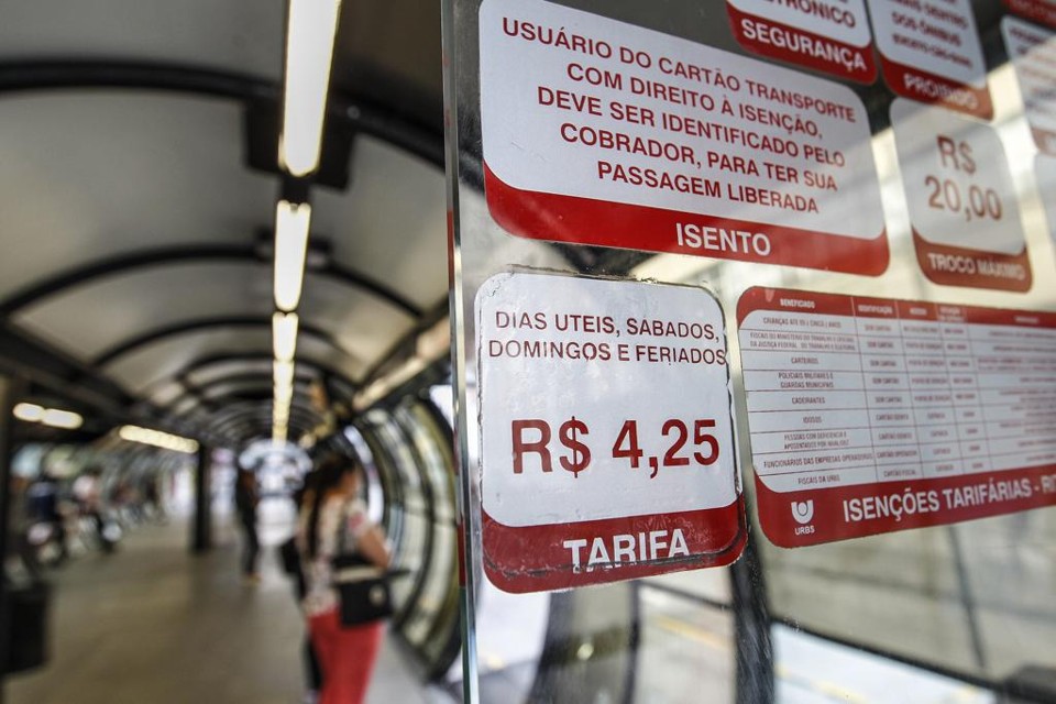 Novo valor vigora desde o último dia 6 de fevereiro, mas aumento ainda é alvo de questionamentos | Jonathan Campos/Gazeta do Povo