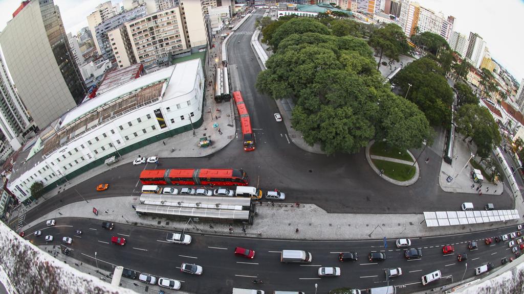 Sindicato quer 40% de ônibus durante os horários de maior movimento e 30% no restante do dia | Daniel Castellano/Gazeta do Povo