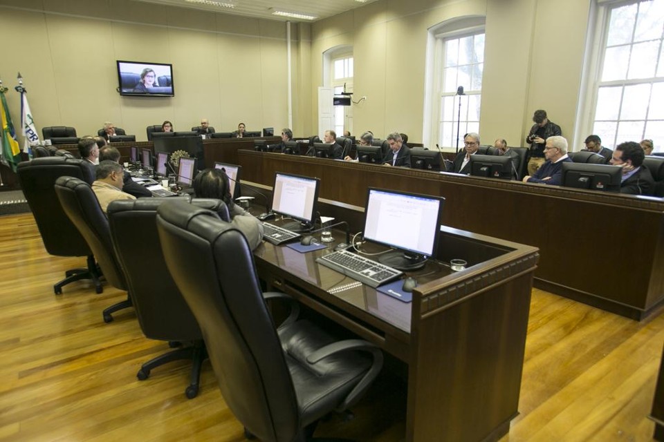 Greve de ônibus: Gulin pede paciência à população e diz que tenta evitar novo aumento da tarifa Audiência no TRT acabou sem acordo entre trabalhadores e empresas do transporte em Curitiba e RMC | Marcelo Andrade/Gazeta do Povo
