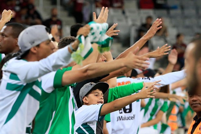 Torcida do Coritiba compareceu ao clássico. | Albari Rosa/Gazeta do Povo