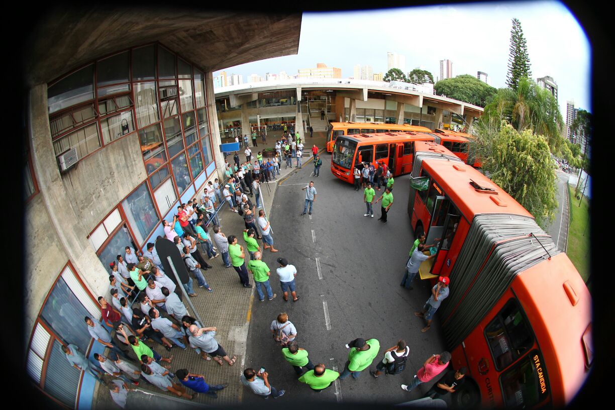 Protesto na Urbs reuniu, nesta quinta-feira, trabalhadores do transporte público | Daniel Castellano