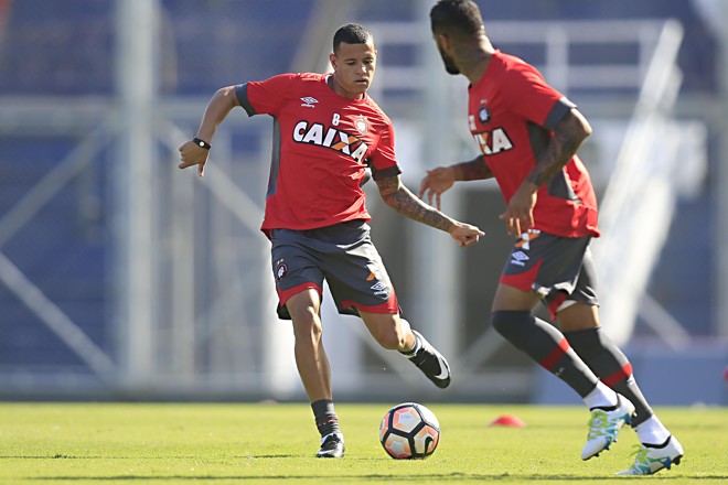Lateral Sidcley em treinamento nesta terça-feira. | Albari Rosa/Gazeta do Povo