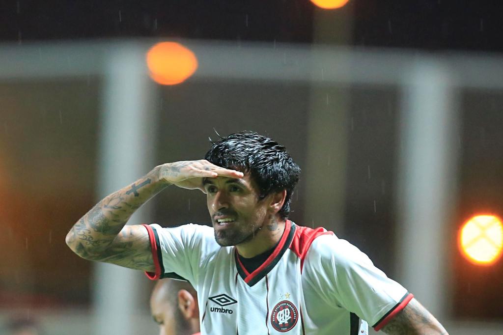 Lucho González após marcar o gol do Atlético contra o San Lorenzo. | Albari Rosa/Gazeta do Povo