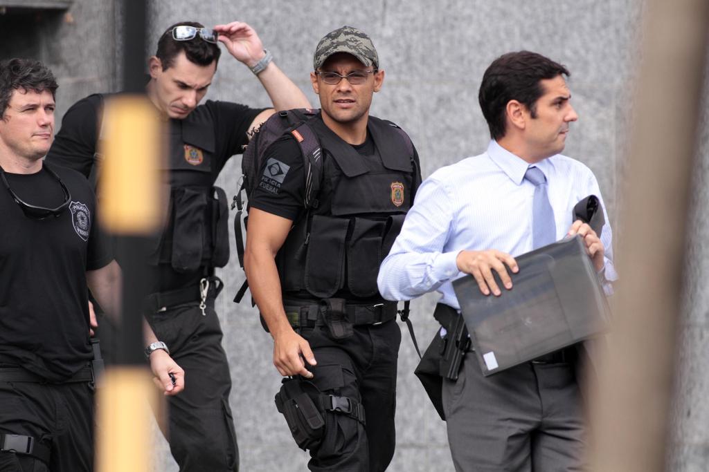 Agentas da PF durante a 24.ª fase da Lava Jato,: ex-presidente Lula foi conduzido coercitivamente. | Leonardo Benassatto/Estadão Conteúdo