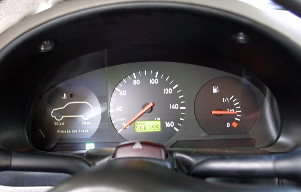 Quilometragem modificada  por revendedora de automóveis rendeu danos morais e materiais a consumidor.