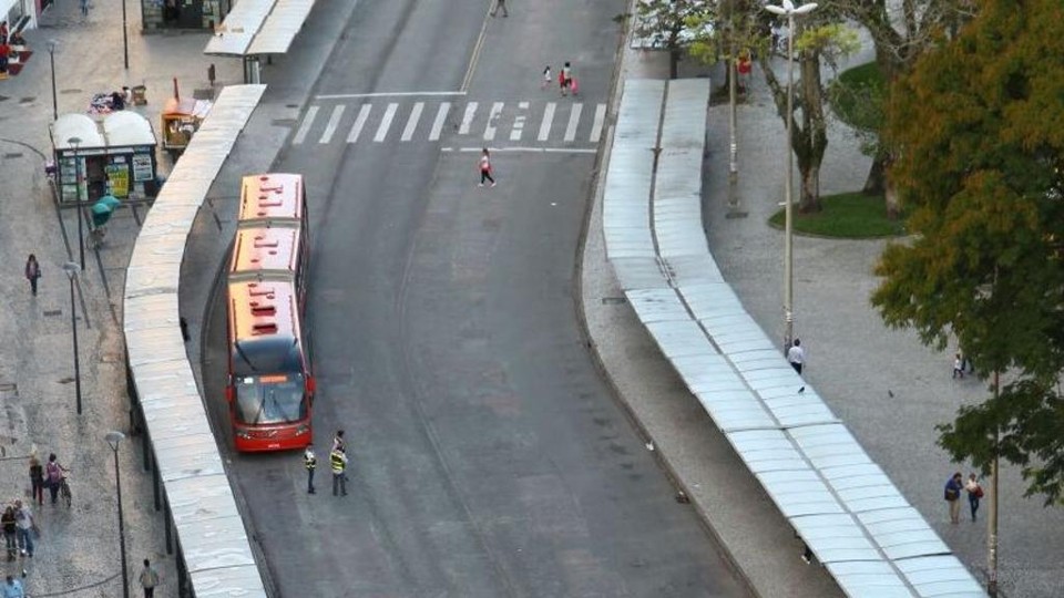 Trabalhadores protestam em Curitiba contra reforma na Previdência | Daniel Castellano/Gazeta do Povo