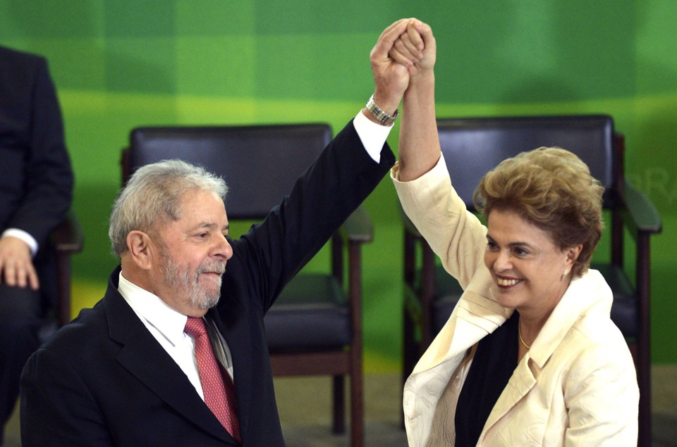 Dilma e Lula durante posse  do ex-presidente como chefe da Casa Civil: apenas  45 minutos no cargo. | José Cruz/Agência Brasil/Gazeta