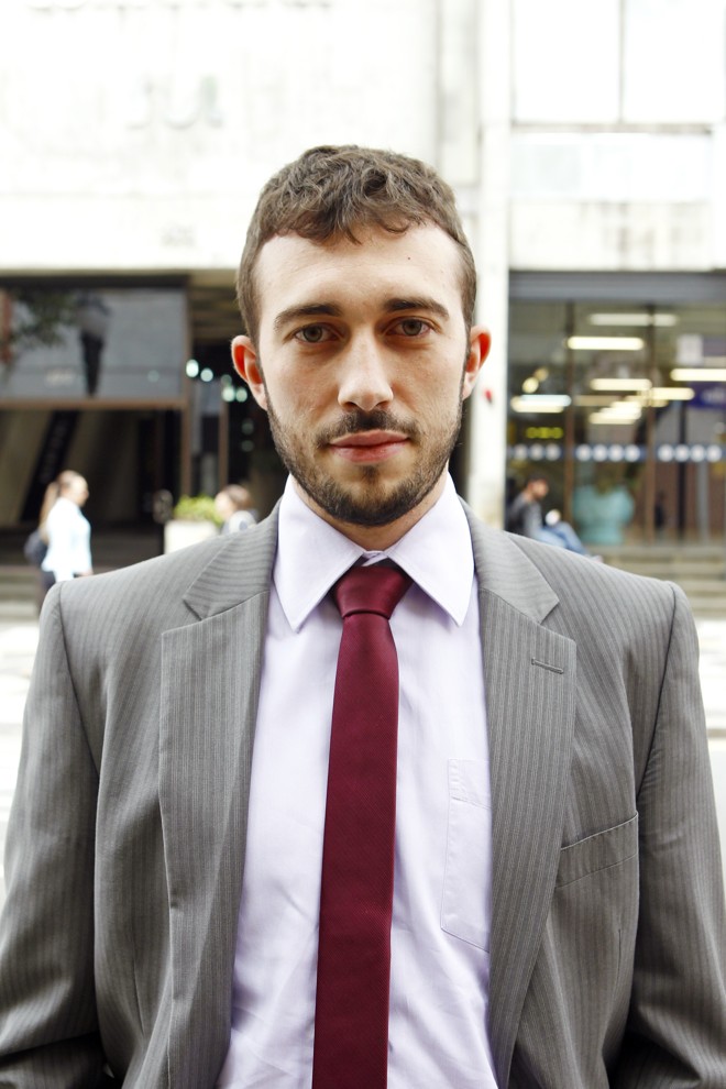 “Eu considero bastante a carreira política, talvez até reelegesse, mas dou preferência pra pessoas novas. Se o país está na situação que está hoje, com tantos aspectos negativos, as pessoas que têm carreira política com certeza participaram disso, direta ou indiretamente.” (Rodrigo Tedeschi, 24, auditor) | Antônio More/Gazeta do Povo