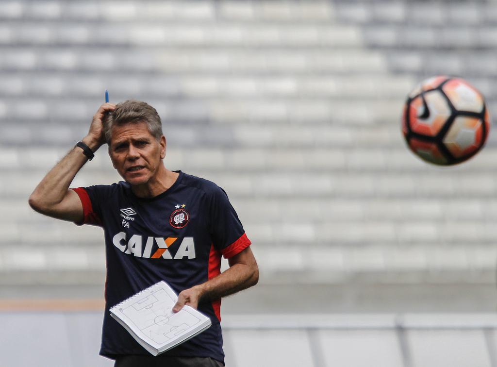 O técnico Paulo Autuori confia em um bom resultado dos reservas do Atlético contra o Londrina, na Baixada. | Jonathan Campos/Gazeta do Povo