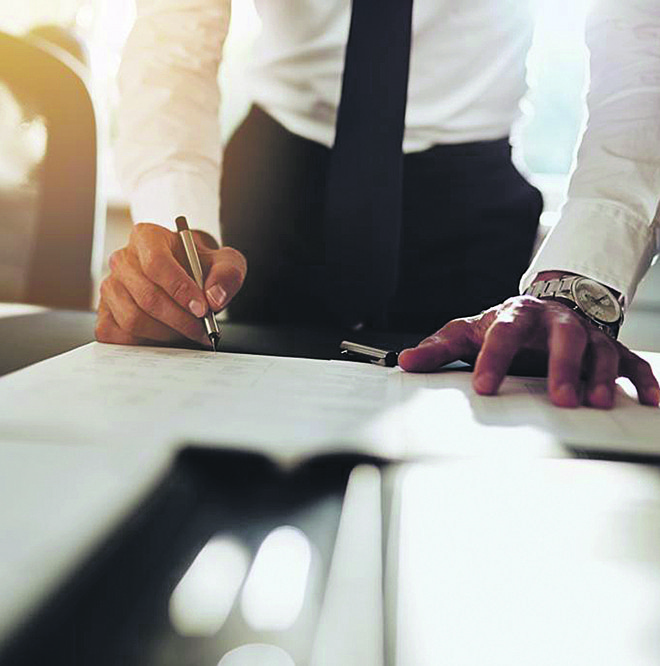 Procura por seguro que protege executivos dispara após a Lava Jato. A operação da Polícia Federal abriu os olhos de diretores, administradores e gestores que buscam proteção contra ameaças judiciais. | Bigstock/
