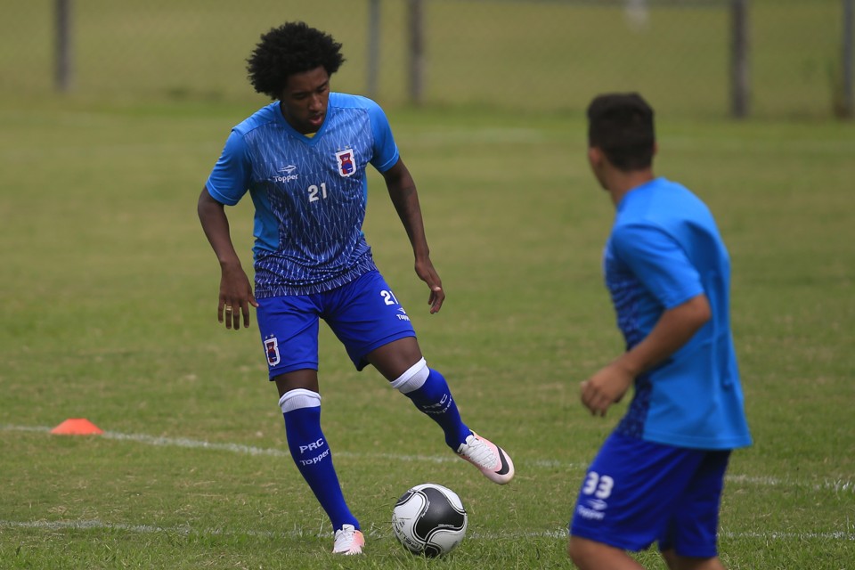 O meia Biteco está confirmado para o jogo em Cascavel. | Albari Rosa/Gazeta do Povo