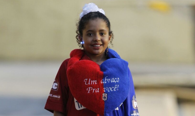 Torcedora paranista na Vila Capanema. | Antônio More/Gazeta do Povo