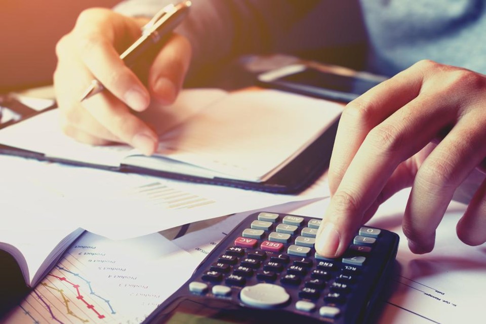 Apesar das restrições do Fies, há outras opções crédito acessível na praça para pagar a faculdade. Fique atento apenas aos juros. | Bigstock/