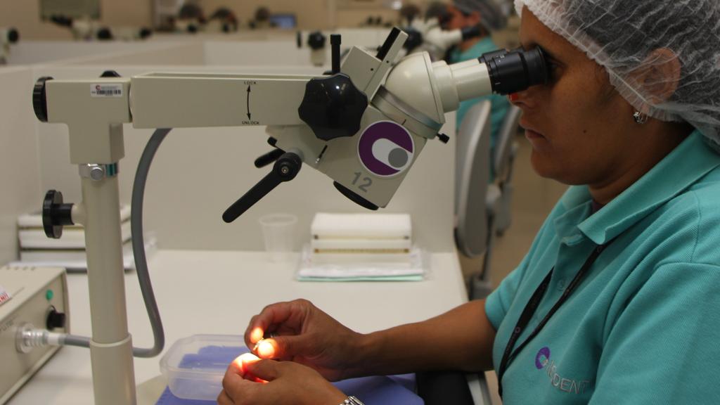 Neodent é a maior fabricante brasileira de implantes dentários | Walter Alves/Gazeta do Povo