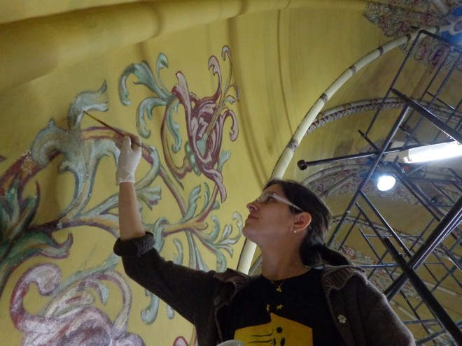 A restauradora Tailana Suellen Janoski também participou do processo de recuperação da igreja. | Ricardo Moreira/Arquivo pessoal