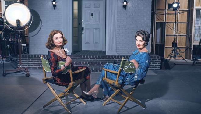 Susan Sarandon e Jessica Lange como Bette Davis e Joan Crawford em “Feud” | FX/Divulgação