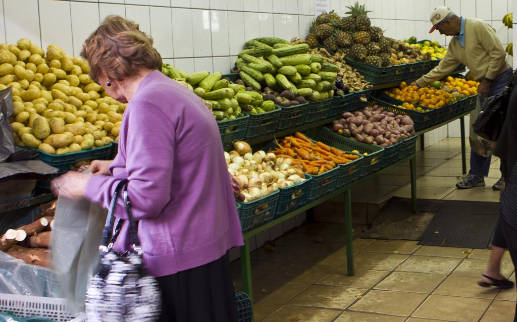 Descontos acontecem de 28 de março a 1.º de abril em Armazéns da Família, Sacolões da Família e pontos do programa Nossa Feira | Antonio Costa/Gazeta do Povo/Arquivo