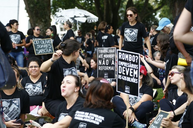 As pautas estampam cartazes, placas e outros materiais de greve da categoria. | Henry Milleo/Gazeta do Povo