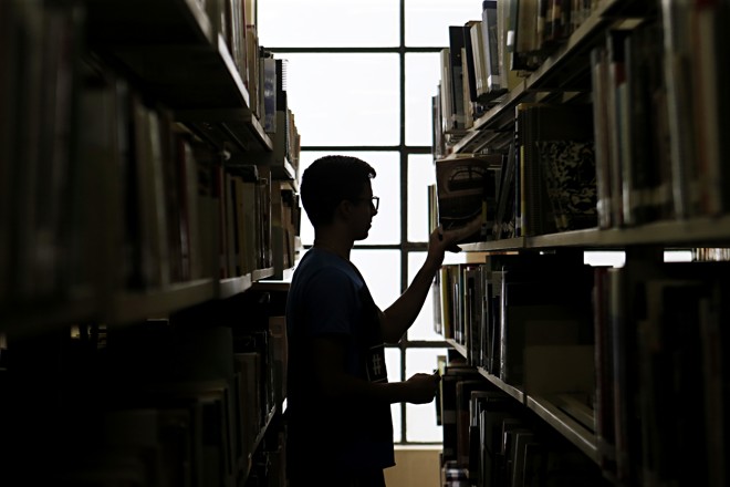 Liivros que são cobrados em vestibulares são os mais procurados. | Albari Rosa/Gazeta do Povo