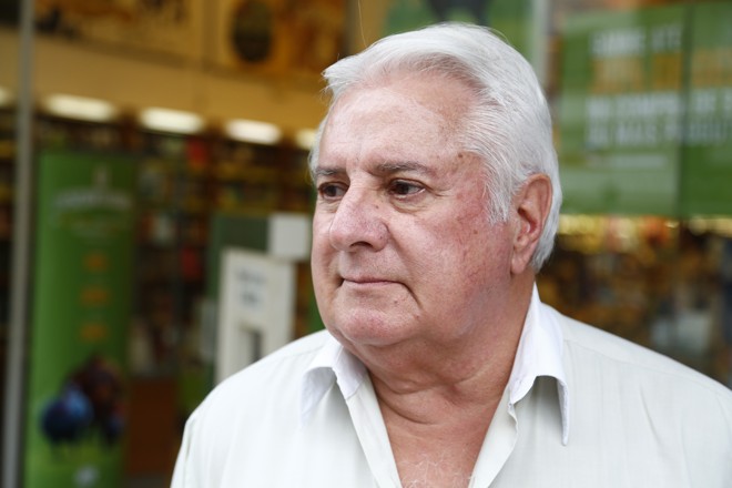 “Não acho difícil escolher um nome menos conhecido [para votar]. Difícil é escolher dentre os que já estão no governo. Eu prefiro ‘atirar no escuro’ e escolher um político novo do que votar em um desses camaradas que estão aí.” (Paulo Maingue, 72, aposentado) | Henry Milleo/Gazeta do Povo