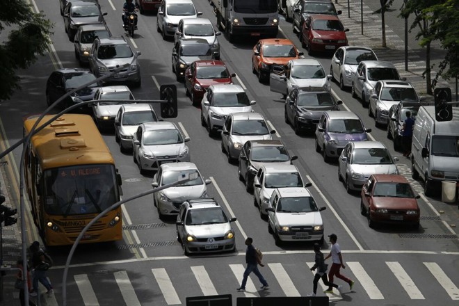 O congestionamento em Curitiba está quase dobrando neste segundo dia de greve no transporte público. Na foto, Av. Marechal Deodoro. | Jonathan Campos/Gazeta do Povo