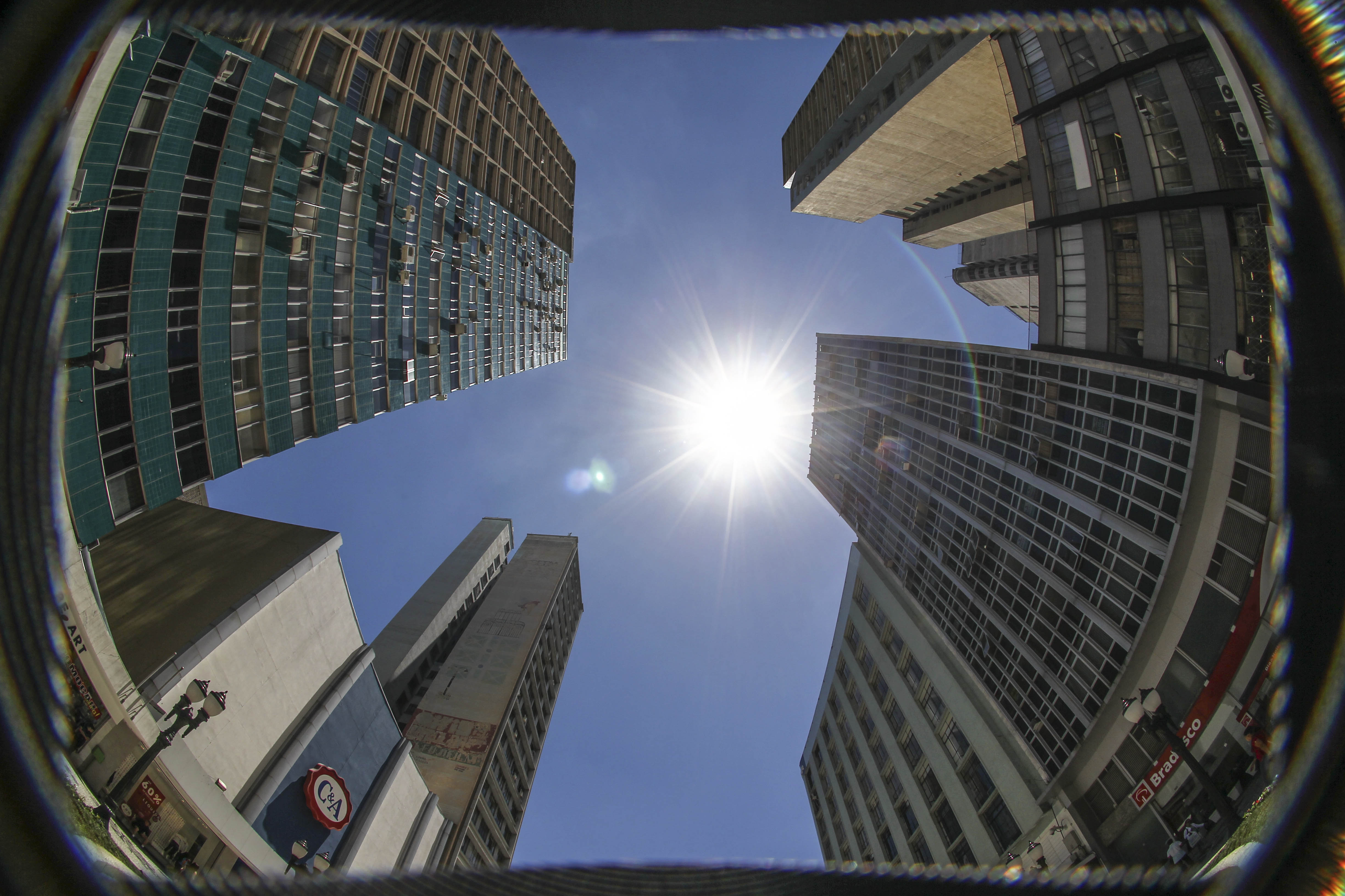 Curitiba terá sol nesta quarta-feira, mas chuvas rápidas também podem ocorrer | Daniel Castellano/Gazeta do Povo