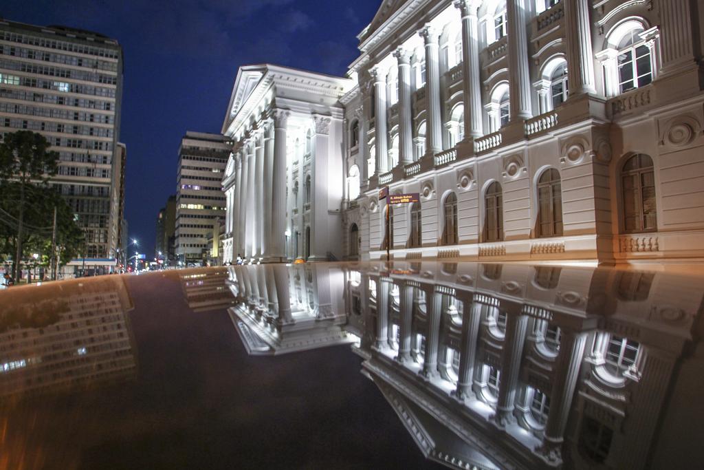 O prédio histórico da UFPR, na praça Santos Andrade, em Curitiba | Daniel Castellano/Gazeta do Povo/Arquivo