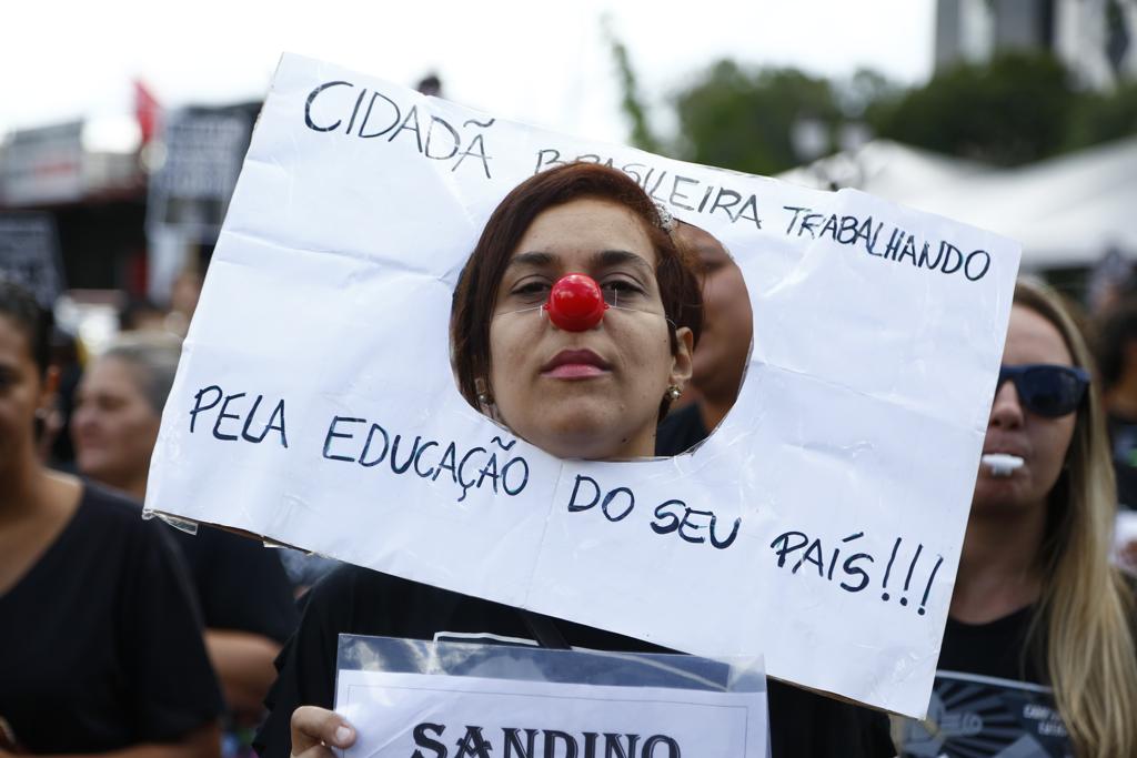 Profissionais da educação iniciaram greve na quarta-feira (15) | Henry Milleo/Gazeta