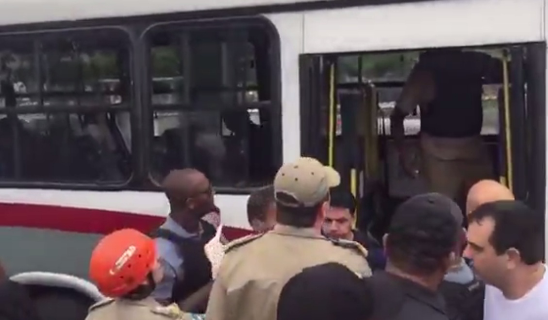 Assalto a ônibus terminou sem vítimas no Rio de Janeiro | Reprodução PM/RJ