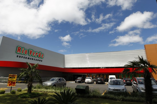 No bairro Tarumã o espaço que era do Mercadorama agora dá lugar ao supermercado Rio Verde | Jonathan Campos/Gazeta do Povo