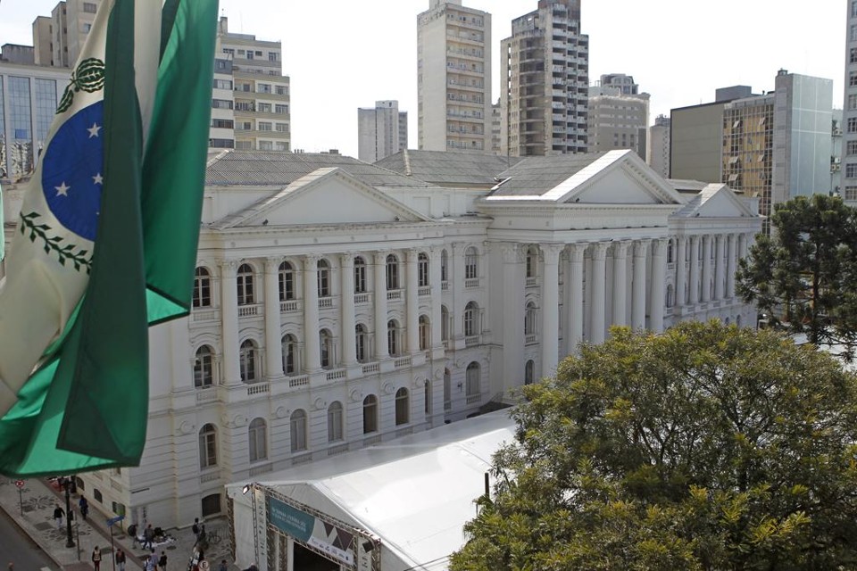 Mandos que investigam fraude na UFPR estão sendo cumpridos nesta sexta-feira (3) em Curitiba, Campo Grande (MS), Soracaba (SP) e Erechim (RS). | Antônio More/Gazeta do Povo