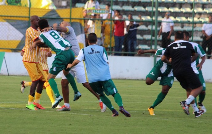| Douglas Oliveira / Gama