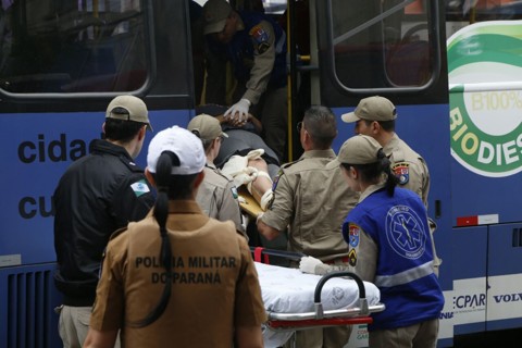 Acidente entre carro e ônibus deixa 11 feridos na região central de Curitiba | Átila Alberti/Tribuna do Paraná