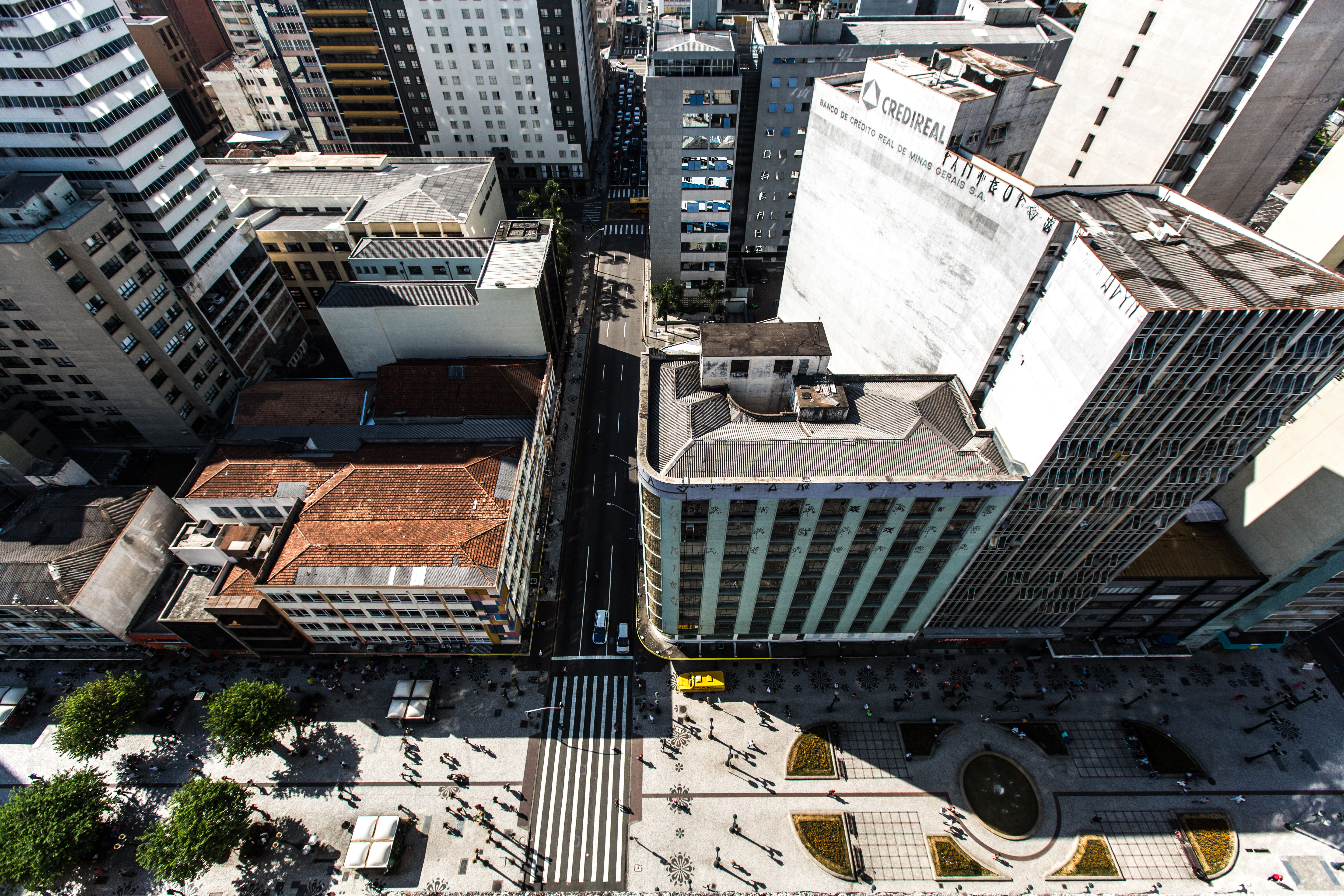 Sol até pode aparecer durante a manhã em Curitiba | BRUNNO COVELLO/Gazeta do Povo