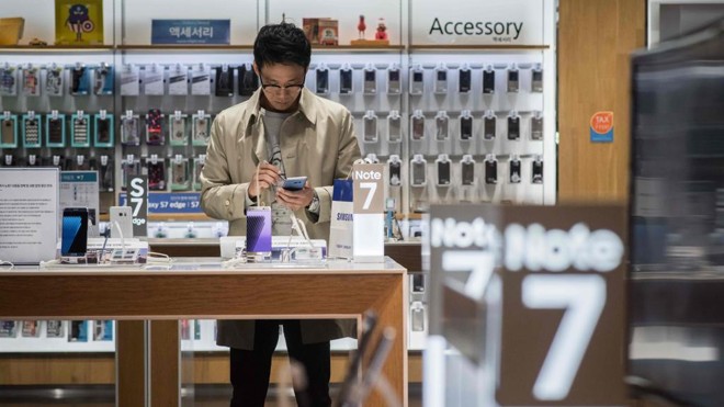 A Samsung vai voltar a vender o Galaxy Note 7, smartphone que teve problemas com a bateria e chegou a explodir no ano passado | Ed Jones/AFP