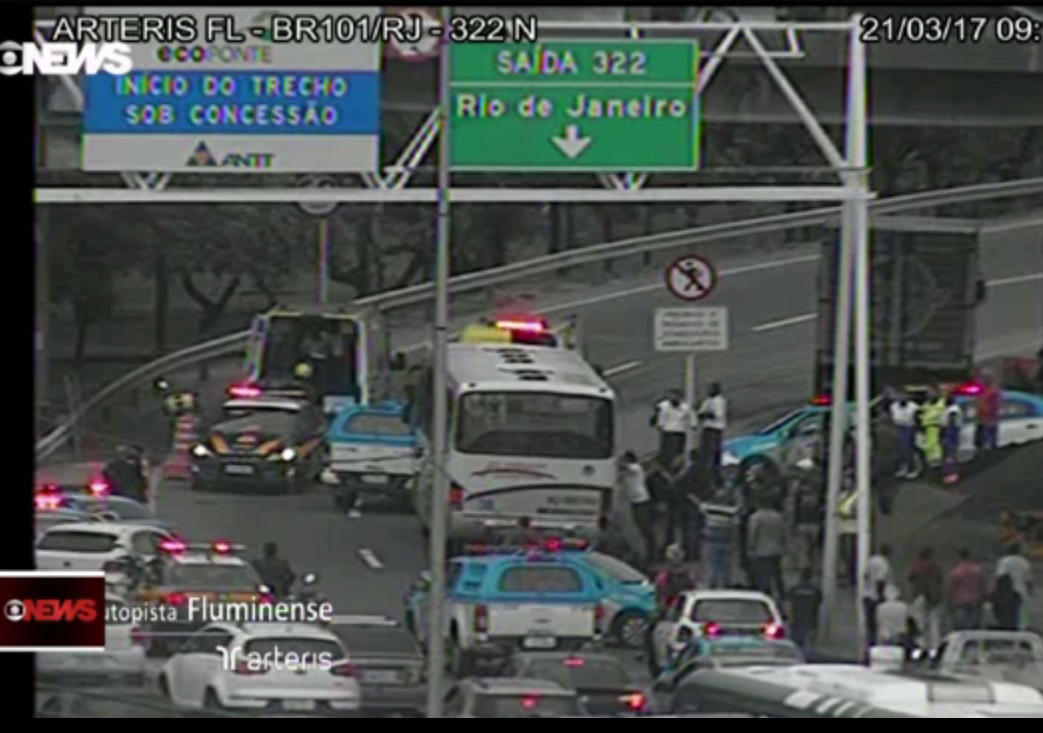 Assalto a ônibus na ponte Rio-Niterói | Reprodução Globo News/