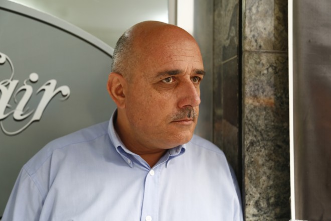 “Eu só sei que no Lula eu não vou votar. Tem que ver quem vai se candidatar. A cada eleição fica mais difícil, porque a gente não tem muita opção. Vagamente aparece um candidato que valha a pena, mas daí ninguém vota nele.” (Marcus Camillo, 47, artista plástico e tatuador) | Henry Milleo/Gazeta do Povo