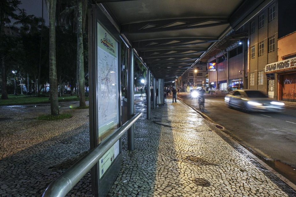 Nesta segunda-feira, greve de ônibus chegará ao seu sexto dia Greve de ônibus chega ao seu sexto dia nesta segunda-feira (20). | Daniel Castellano/Gazeta do Povo