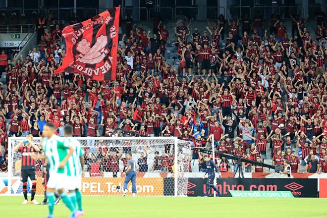 Torcida do Atlético foi ao clássico mesmo com o time alternativo em campo. | Albari Rosa/Gazeta do Povo